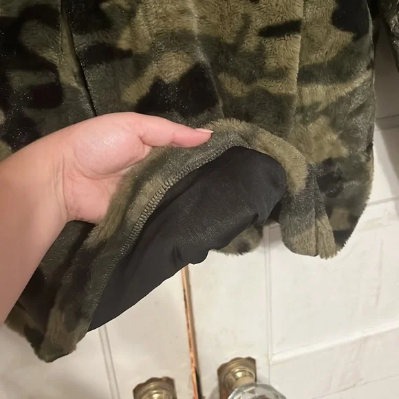 Camo 1/4 zip pullover - Picture 5 of 5